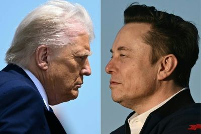 Trump Orders Space Regulations Eased In Win For Musk