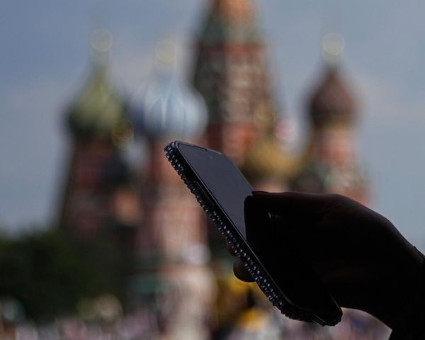 Russia clamps down on WhatsApp and Telegram over data sharing