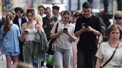 Russia blocks calls via WhatsApp and Telegram as it tightens control over the internet