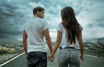 10 Relationship Rules That Sound Healthy But Create Distance