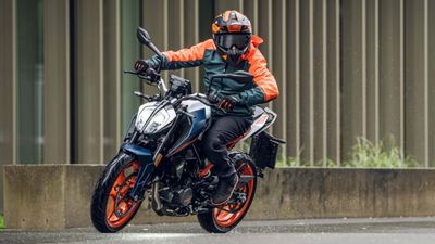 Get Excited, The KTM 160 Duke Might Be The Most Badass Beginner Bike Out There
