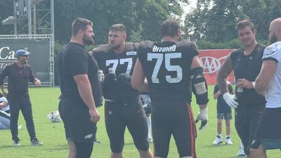 Eagles, Browns Offensive Linemen Crack Open Beers After Joint Practice