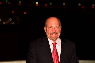 Jim Cramer Says Newly Merged Paramount Skydance Is a Meme Stock. Should You Buy PSKY Here?