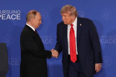Trump urges Zelensky to 'make a deal' to end Ukraine war after ceasefire pivot following talks with Putin in Alaska