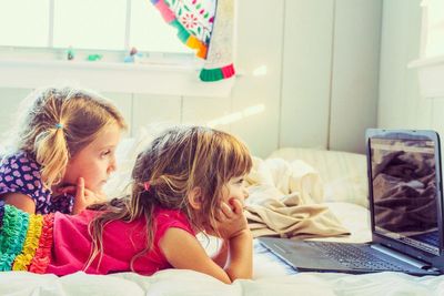 Mom says she parents like it’s the early 2000s - by going to the mall, walking more, and limiting screen time