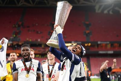 Djed Spence pens new contract at Tottenham Hotspur