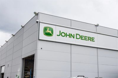 Deere’s Sell-Off Could Be a Long-Term Buying Chance