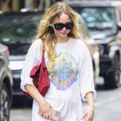 Jennifer Lawrence's Repeat Summer Outfit Formula Is Refreshingly Relatable