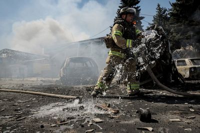 Ukrainian defenses face a challenge as Russian troops make gains ahead of the Putin-Trump summit