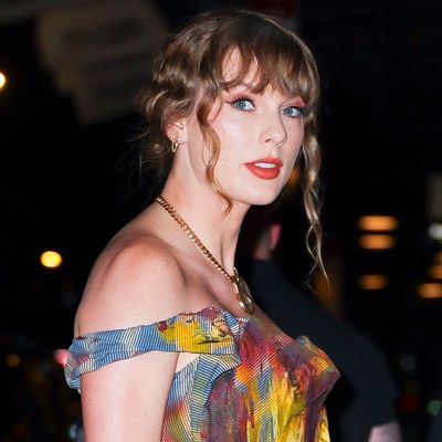 Taylor Swift’s Orange Lipstick Is the Start of Her ‘Showgirl’ Era