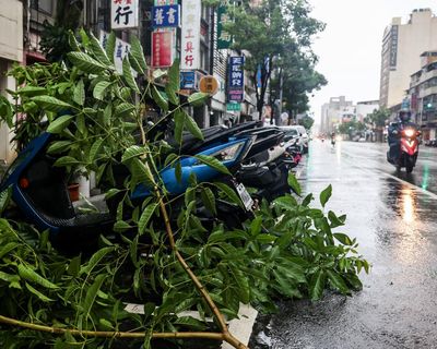 Weather tracker: Typhoon Podul pounds southern Taiwan