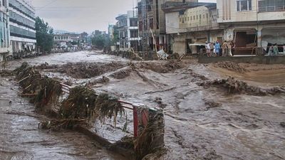 Flash floods in India and Pakistan kill over 280 people, scores remain missing