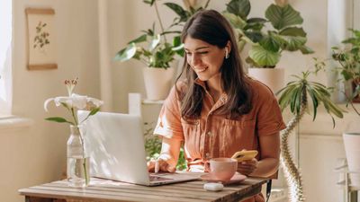 7 Ways To Turn Your Side Gig Into a Full-Time Job in 2026