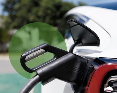 Positives and negatives: is it better to learn to drive in an electric or a petrol vehicle?