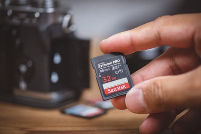 SanDisk Stock Slips As Analysts Sound Alarm On Weak Margin Outlook Despite Strong Quarter