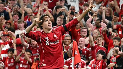 Liverpool 4–2 Bournemouth: Chiesa and Salah Score Late on Epic Opening Night
