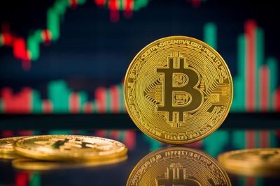Bitcoin, Ethereum, XRP, Dogecoin Trade Sideways Ahead Of Trump-Putin Summit