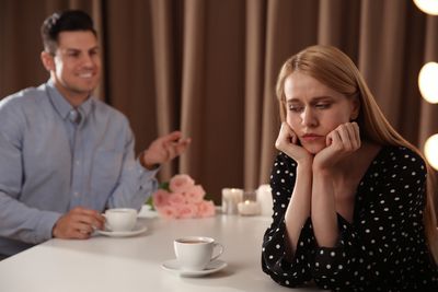 8 Conversation Traps That Ruin a First Date Before the Entrée Arrives