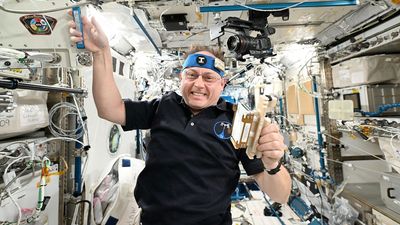 Astronaut trades meditation for starry sky views in orbit | On the International Space Station Aug. 11-15, 2025