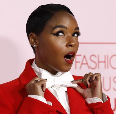 Celebrities Who Are Obsessed With Thrifting