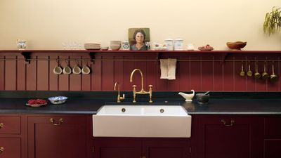 Bye bye tiled backsplashes, all of the most characterful kitchens I am seeing right now feature this old-fashioned design instead