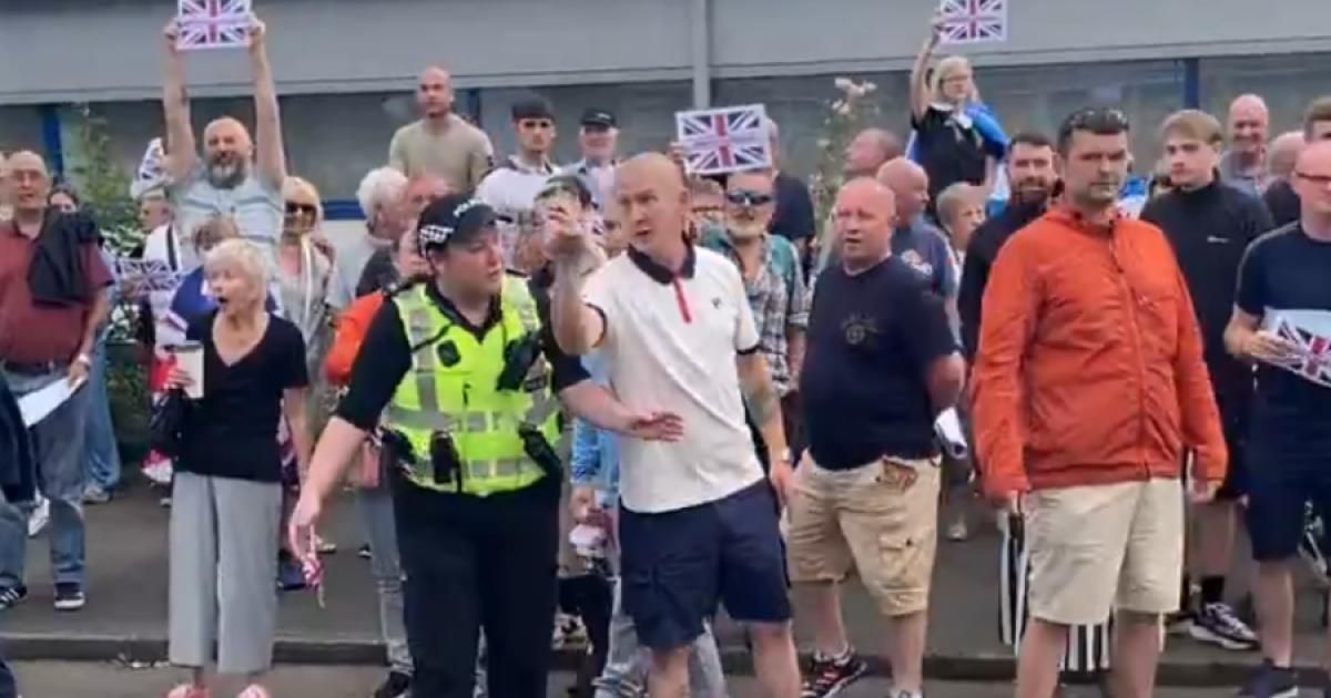 Protest In Falkirk Far-right protest in Falkirk met by anti-racism…