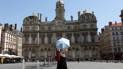 Heatwave continues to scorch France as fire risks and pollution rise