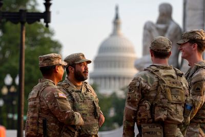 National Guard to carry weapons in D.C. as 400 additional troops brought in at Trump’s request