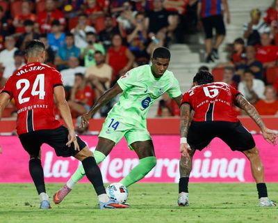 Marcus Rashford makes debut as Barcelona stroll past nine-man Mallorca