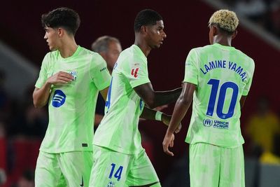 Marcus Rashford makes Barcelona debut and Harry Kane lifts silverware in Germany