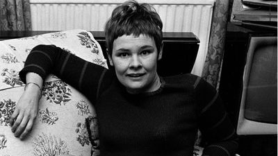 I didn't think the floral seating trend was for me, but the styling in Dame Judi Dench's '60s living room is so good I had to reconsider