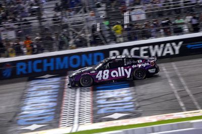 Alex Bowman frustrated with SVG, Jesse Love for 'no favors' at Richmond