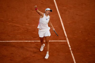 ‘Eat, sleep or look at the roof’: how top tennis players cope with match delays