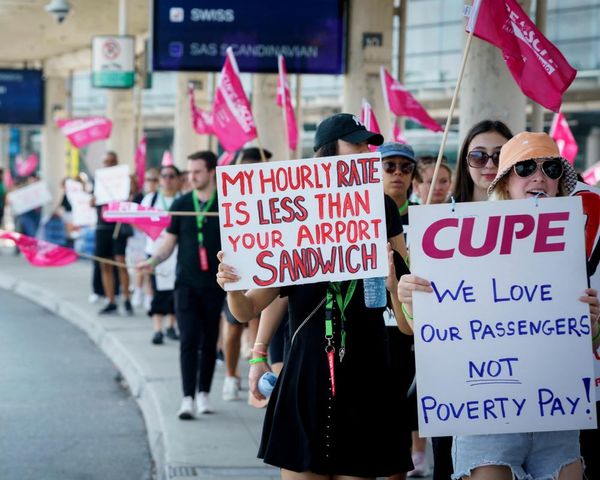 Government orders striking Air Canada flight attendants to return to work