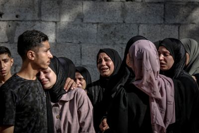 Israel intensifies Gaza City attacks, forcing starving Palestinians to flee