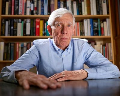 Jack Straw urges Labour not to panic about threat of Nigel Farage