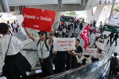 Air Canada staff refuse government back-to-work order with plans to restart flights now at risk