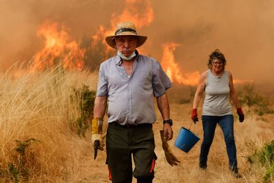Spain continues to burn as extreme temperatures strike