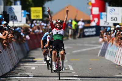Tour de Romandie Féminin: Elise Chabbey snatches overall victory from Urška Žigart as Blanka Vas wins stage 3
