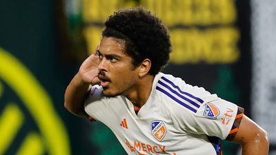 Evander Embraces Villain Role With Standout Performance in Portland Return