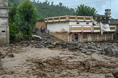 Rain Halts Rescue Operation After Pakistan Floods Kill Hundreds