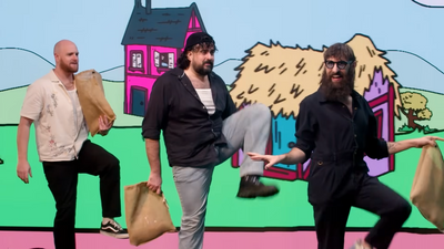 Sketch crew Aunty Donna's latest improv piece turned their set into a giant side-scrolling videogame and it's great