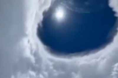 Air Force plane flies into eye of Hurricane Erin capturing ‘breathtaking’ stadium effect