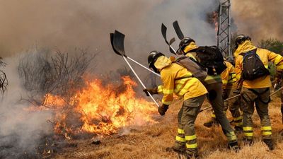 Spain deploys hundreds of extra troops as it steps up efforts to bring wildfires under control