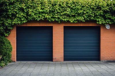 6 Garage Door Habits That Signal You’re Home Alone