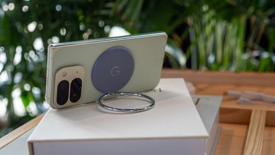 Does the Google Pixel 10 Pro Fold support Qi2 magnetic charging?