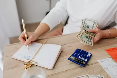 10 Monthly Spending Areas That Make Financial Advisors Frown