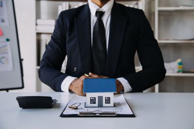 10 Phrases That Make Real Estate Agents Treat You Differently