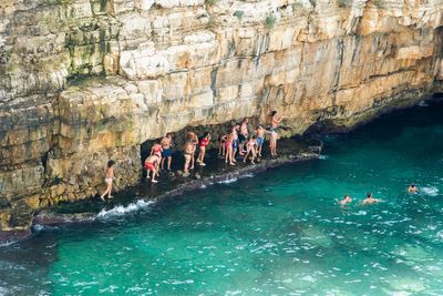 Tourists warned against ‘reckless’ cliff-diving after man dies in Italy