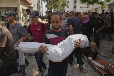 Israel attacks displacement shelters to force Palestinians to southern Gaza